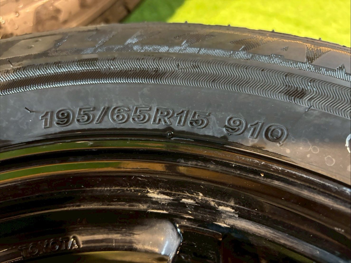 ZVW30後期 スタッドレスタイヤ純正ホイールセット