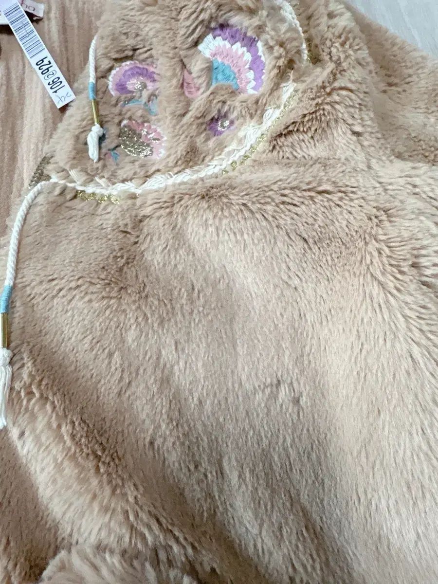 ルイスミシャ ファーフード