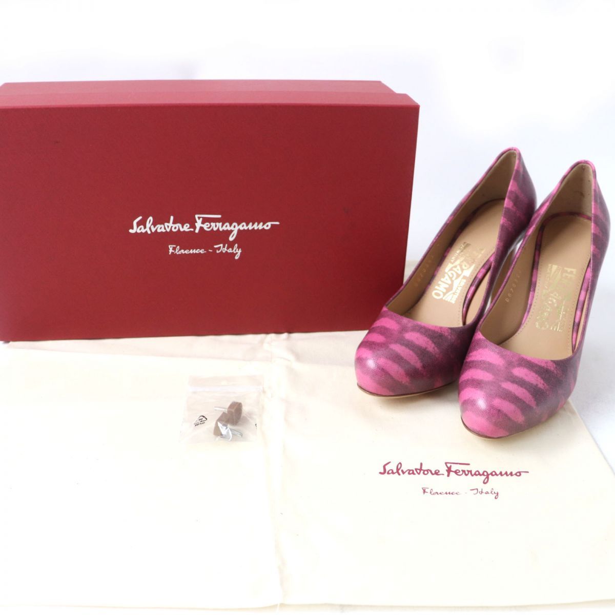 Salvatore Ferragamo 羽根つきサンダル　7 1/2 Salvatore Ferragamo 羽根つきサンダル 7 1/2