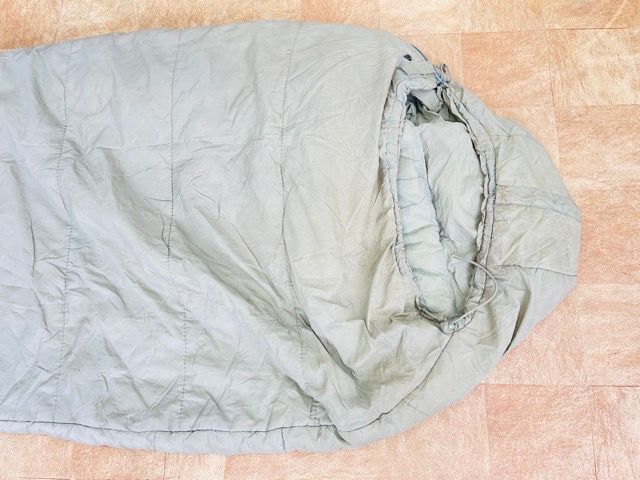 米軍放出品　シュラフ 合成繊維 ジッパー付き 米軍放出品 シュラフ 合成繊維 ジッパー付き 楽天市場】寝袋 放