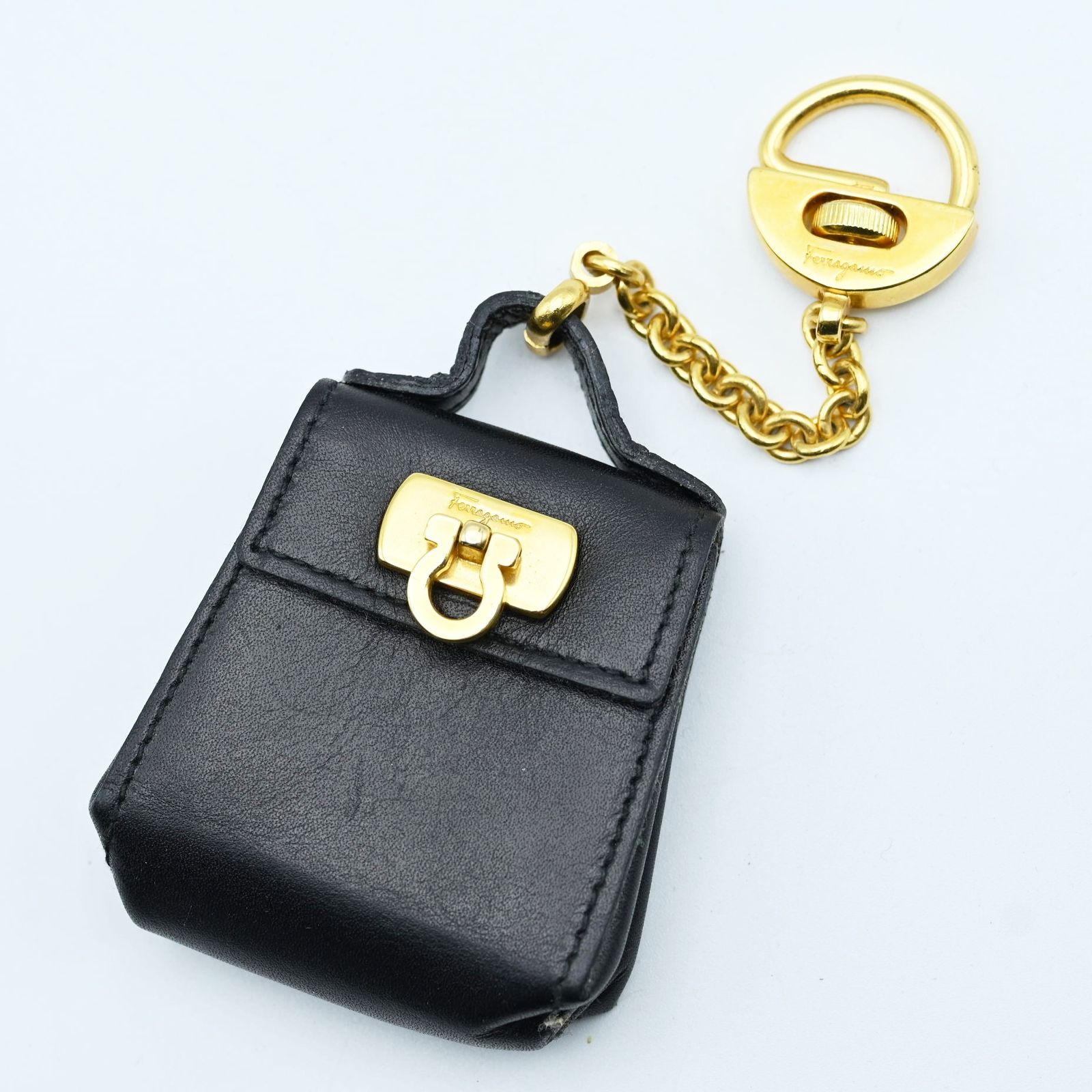 M08 Salvatore Ferragamo サルヴァトーレフェラガモ レザ― ガンチーニ  