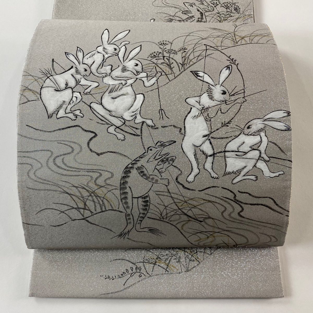 美品】 袋帯 逸品 落款 山科春宣 リバーシブル 鳥獣戯画 箔 灰色 全通 