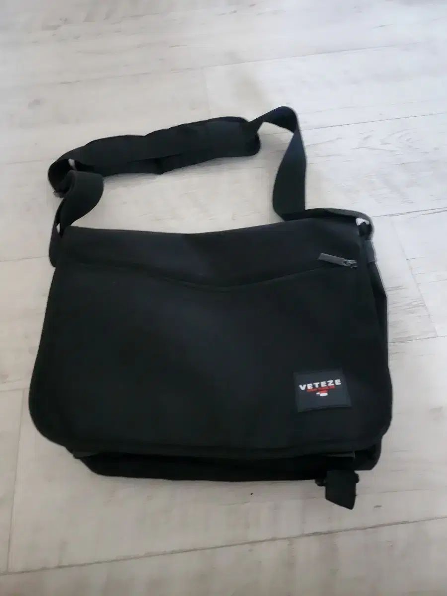 【雷市場（ポンジャン）商品韓国直送】 veteze クロスバッグ メッセンジャーバッグ