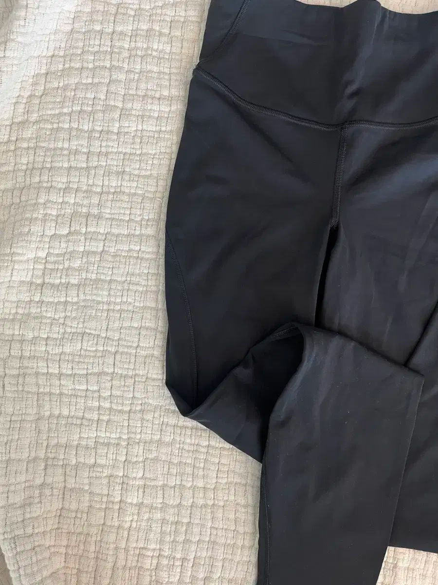 状態良し ルルレモン ブラック レギンス 4サイズ USTAUSTRALIA_COM_AU