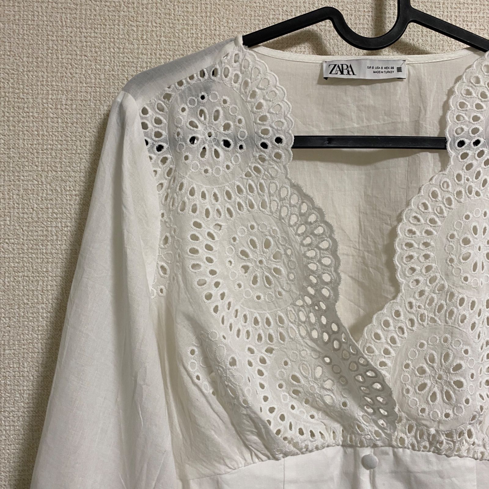 ZARA 白 トップス 透かし刺繍入り クロップド トップス カット