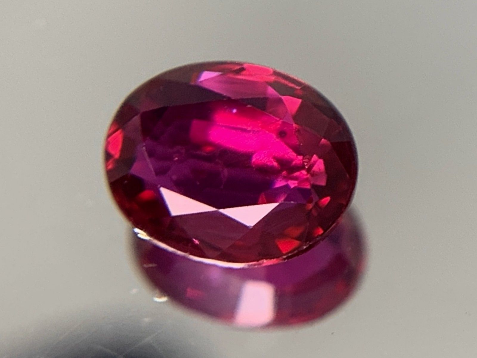 0.83ct 縦6.34㎜×横5.13㎜×高さ2.42㎜