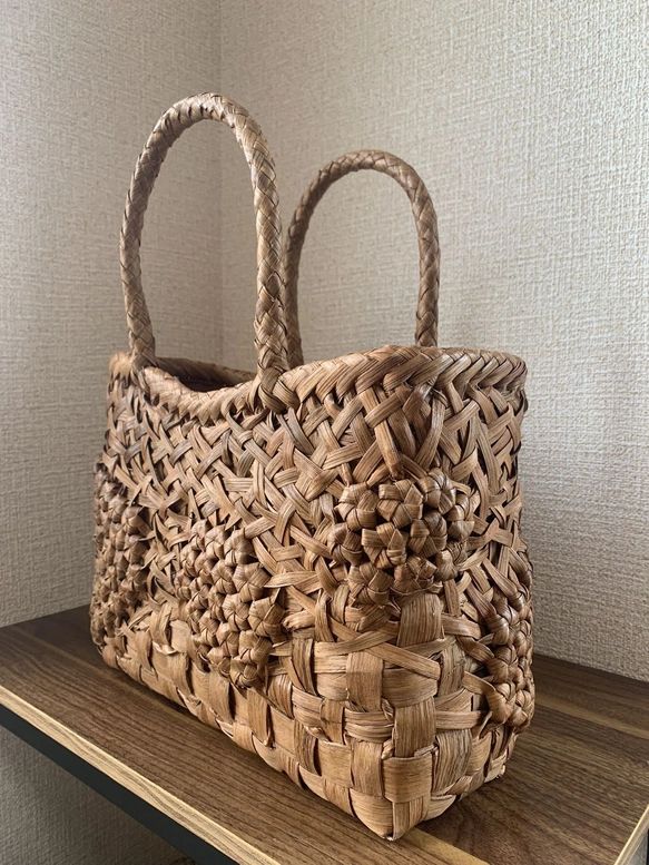 山葡萄 手作り かごバッグ 内布あり 乱れ編み、花編み - メルカリ