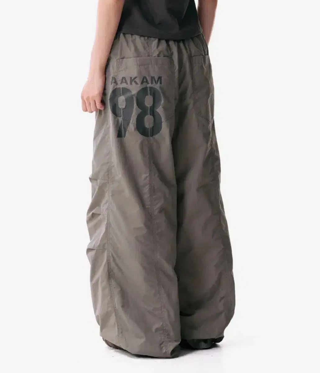 アーカム 98 ピンタック ナイロン パンツ カーキ