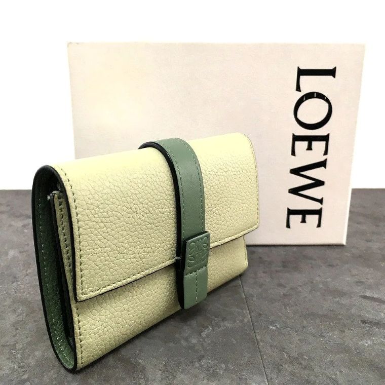 送料込み ♥品 LOEWE コンパクトウォレット グリーン アナグラム 100