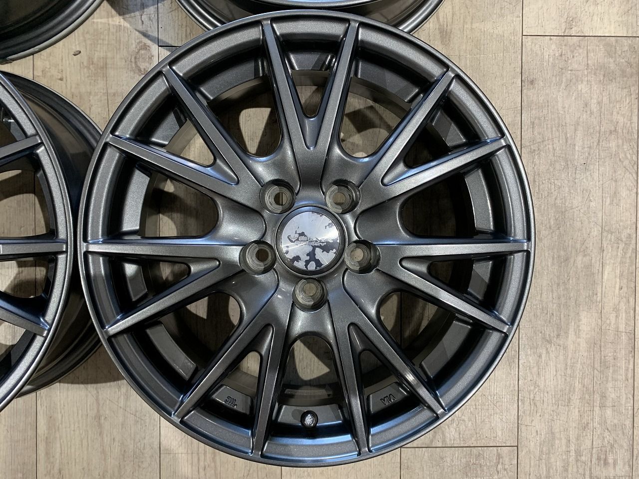 15インチ スタッドレスタイヤ 5スポークホイール　ウィッシュ　プリウス 30系プリウス へ 10系ウィッシュ純正 15インチ スタッドレス