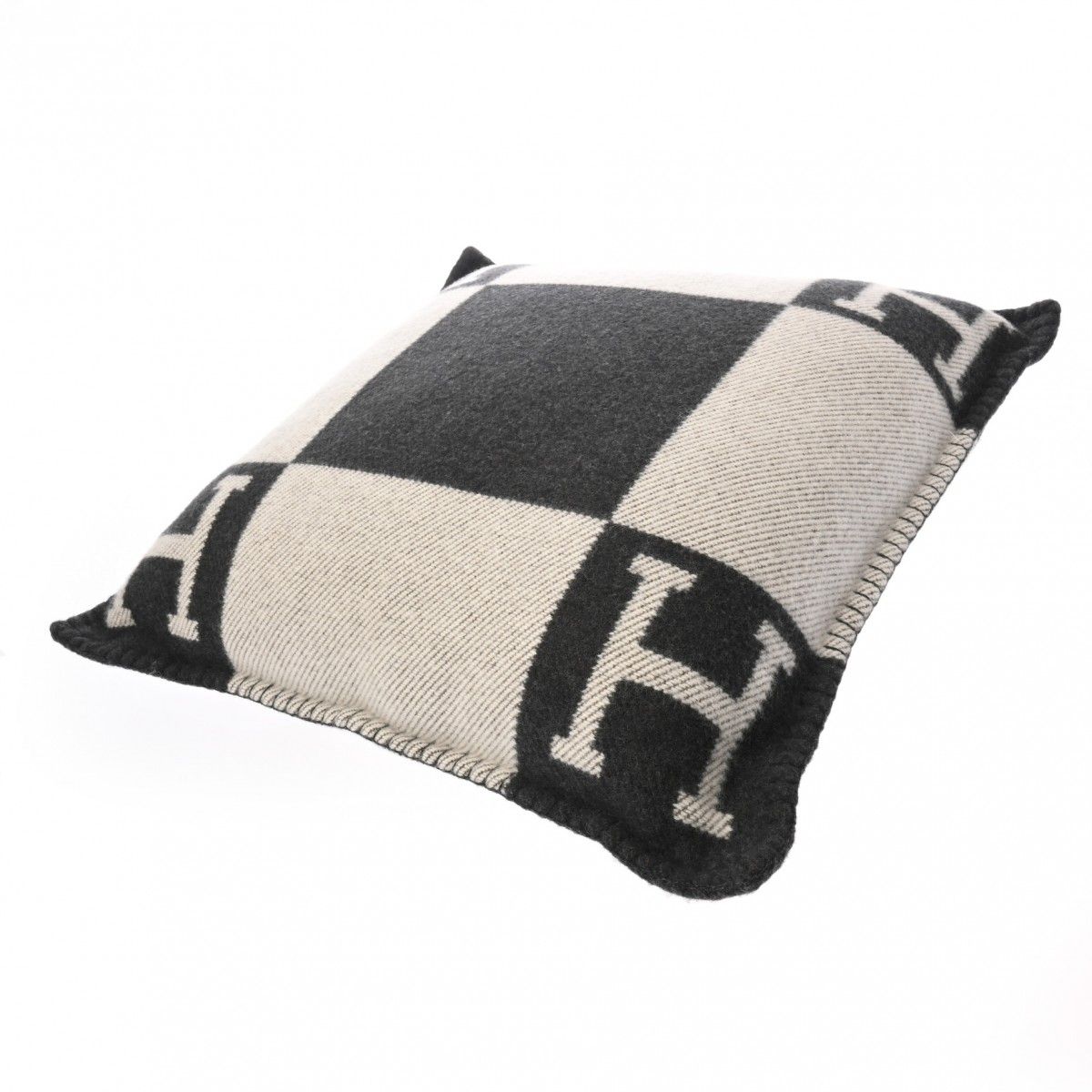 専用！新品未使用　エルメス　アヴァロン クッション PM ダークグレー 黒 新品 エルメス クッション アヴァロン PM ダークグレー系