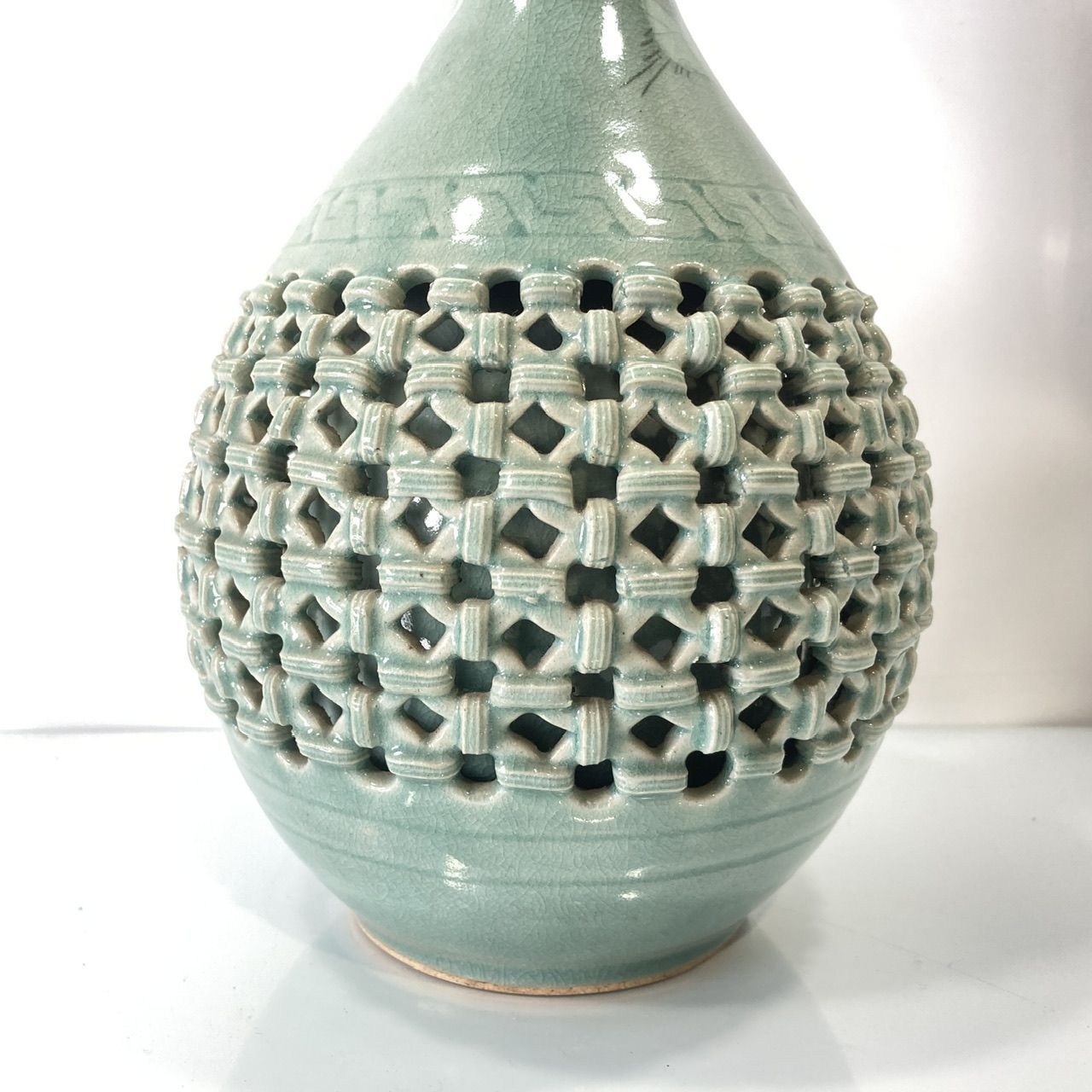 高麗青磁 鶴 海泉作 一輪挿し 花瓶 (管理番号：OKU9080/C4-100