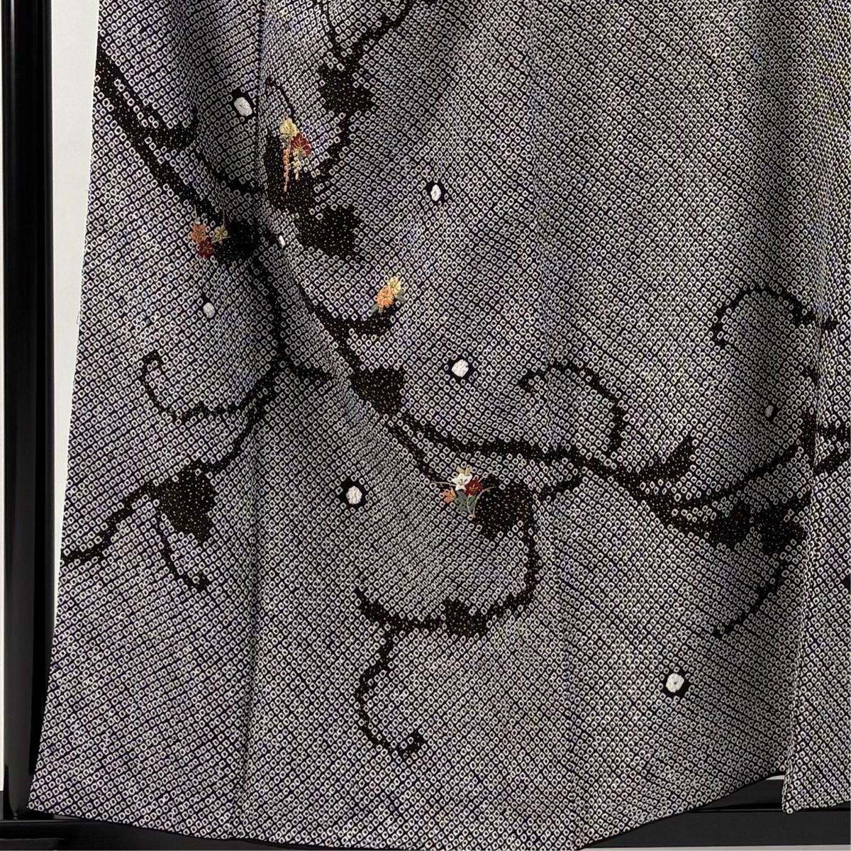 訪問着 身丈158cm 裄丈63cm S 袷 花唐草 松 総絞り 刺繍 黒灰 正絹