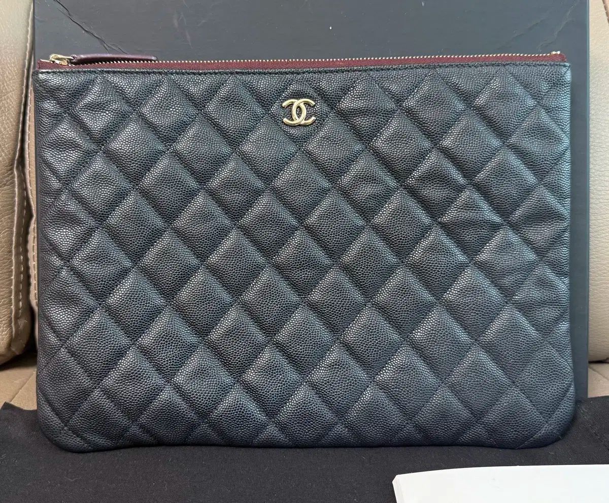 Chanel シャネル クラシック キャビア クラッチ New Medium 金具
