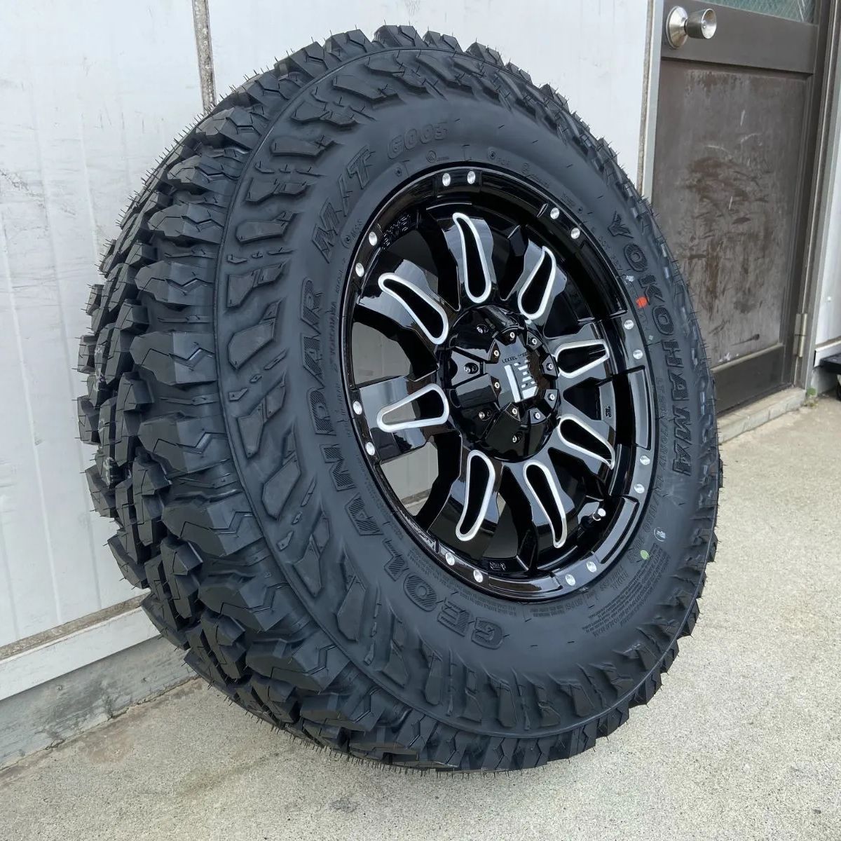 ヨコハマタイヤ 265/65R17 オールシーズンタイヤホイールセット プラド etc (MICHELIN CROSSCLIMATE & NITROPOWER M29 STINGER 6穴 139.7)