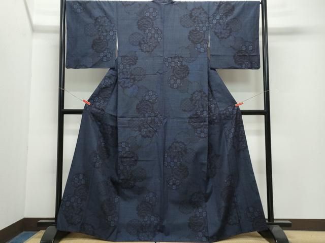 平和屋着物○上質な紬 亀甲草花文 黒地 正絹 逸品 未使用 AAAW5351br