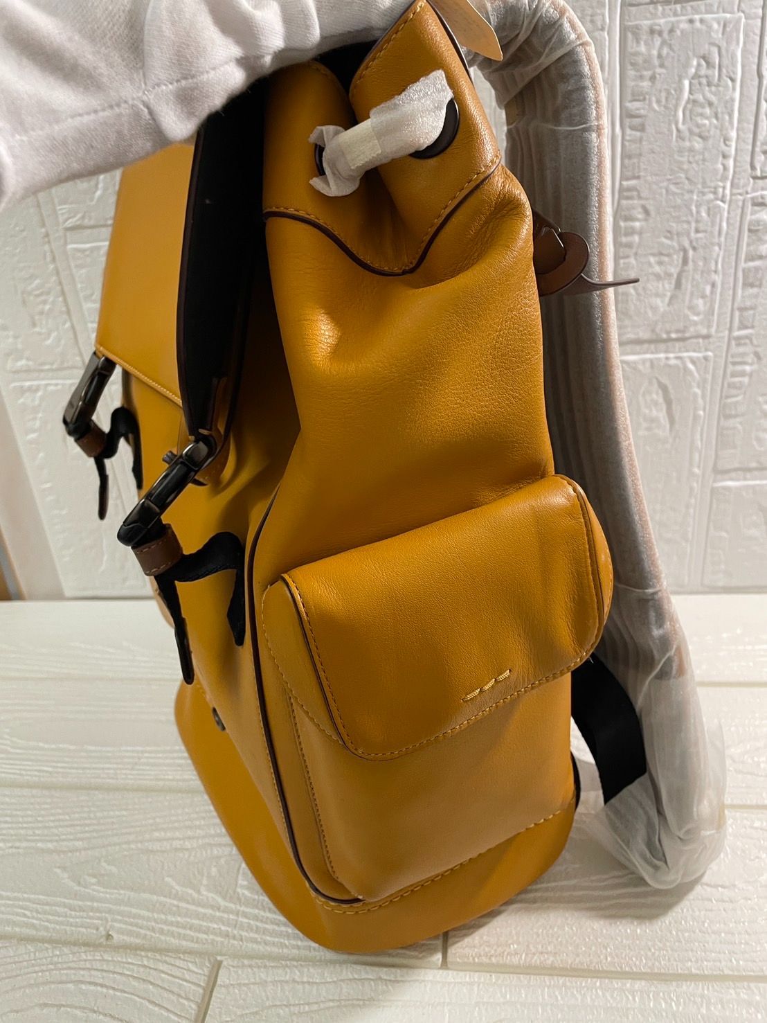 新品、未使用、タグ付き)COACH リュック イエロー レザー