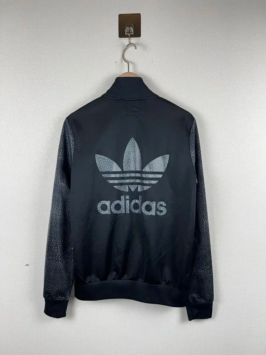 AKIRA adidas ジップアップ ジャージ 黒 リタオラ adidas Originals