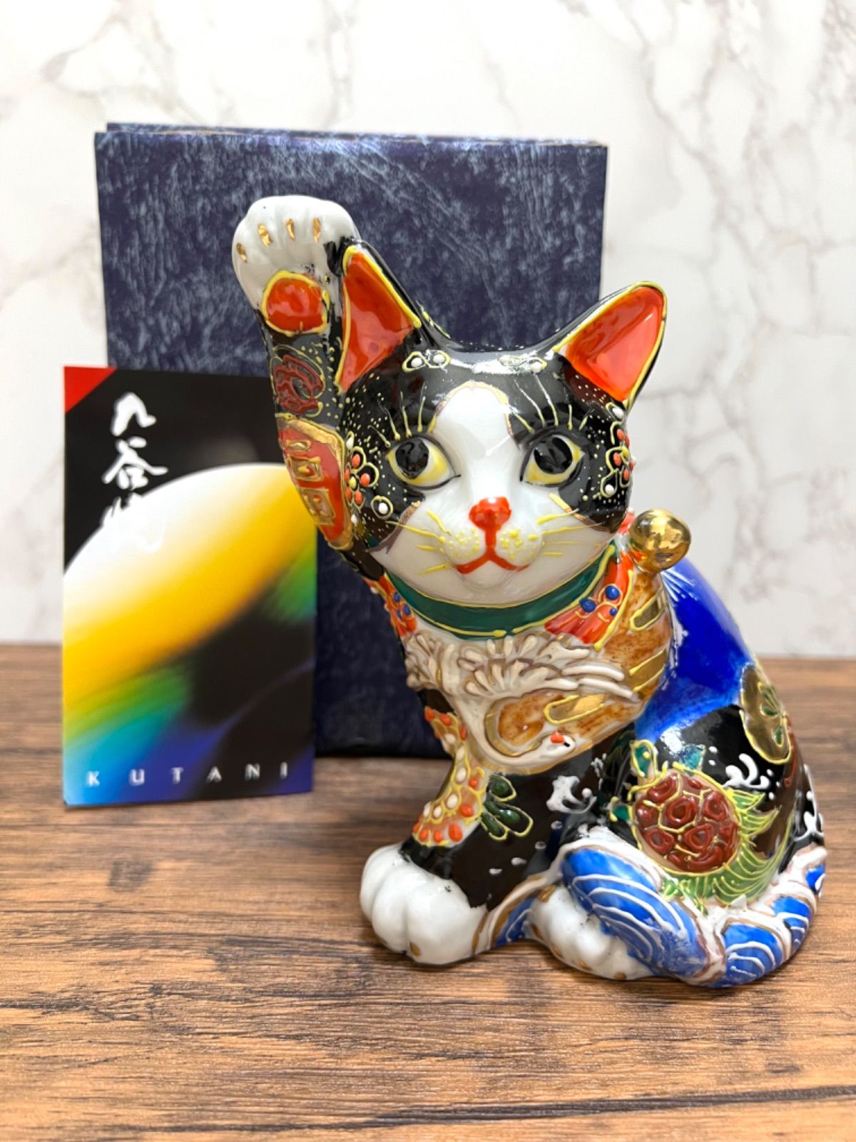 九谷焼】横座り 招き猫 縁起尽くし 5.5号 縁起物 置物 金運 富士山