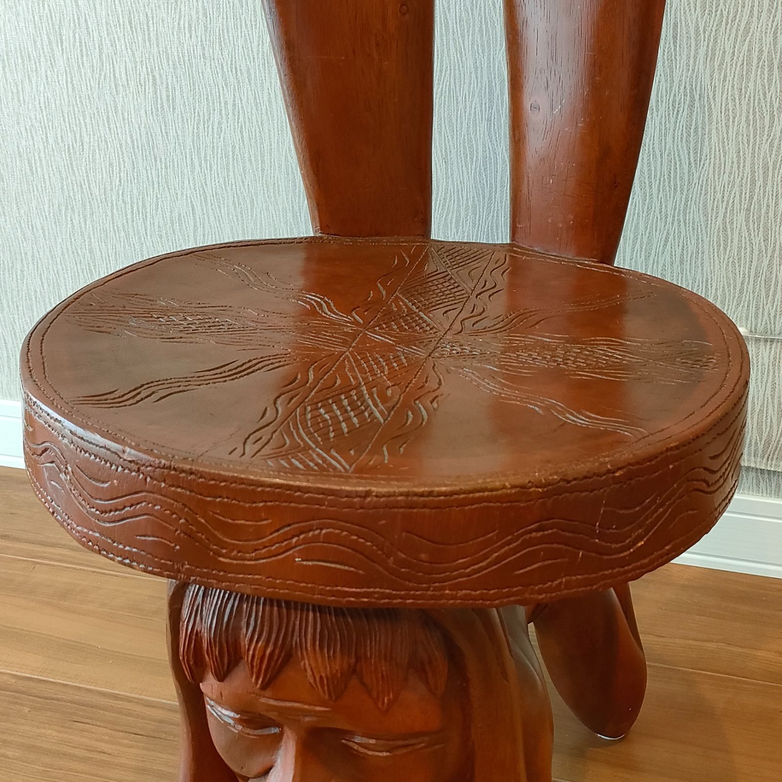 木彫りの椅子　工芸品　木工品　古道具　ヴィンテージアンティーク 木彫りの椅子 工芸品 木工品 古道具 ヴィンテージアンティーク
