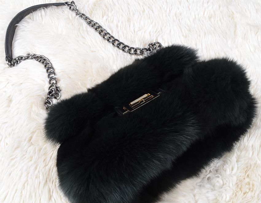 上質フォックスを使用した華やかなファーショルダーバッグダークグリーン 毛皮ファー