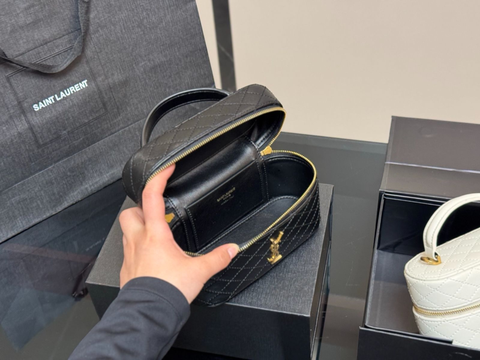 Saint Laurent 7103182R20W2721 関税送料込 7103182R20W2721 Saint Laurent(サンローラン) - 海外通販のBUYMA