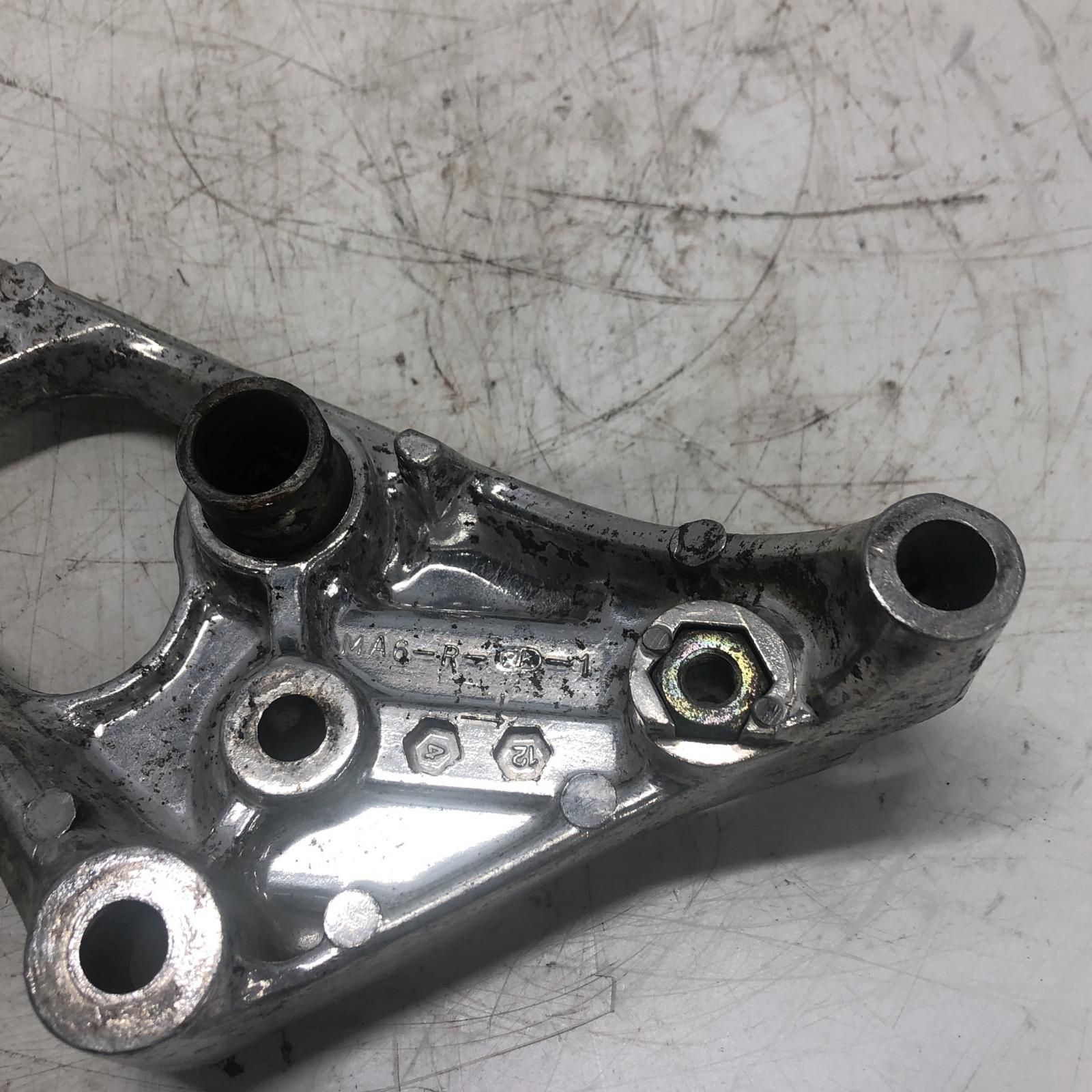 CBX550F ステッププレート右