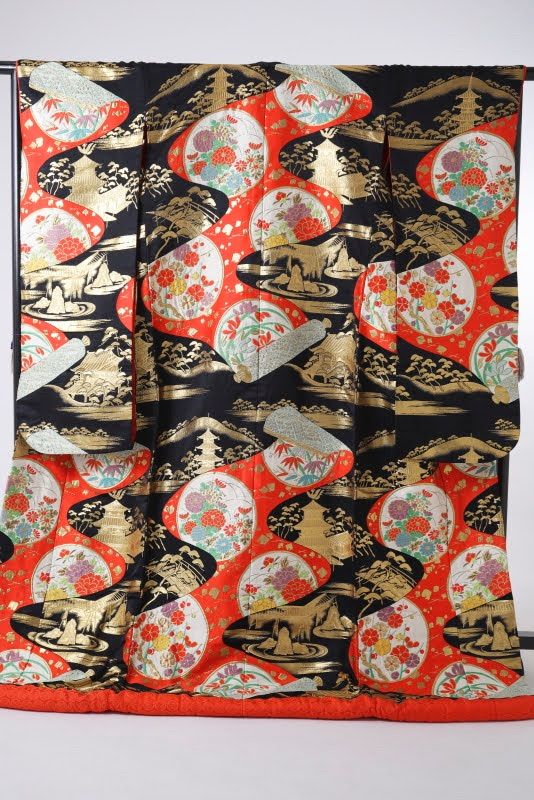 豪華な金糸刺繍が黒字に映える色打掛 japanese classic wedding wear