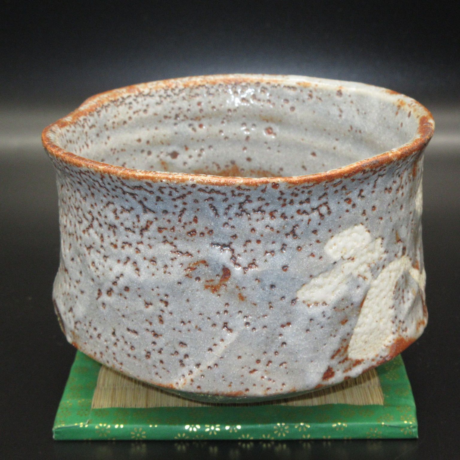 美濃焼 鼠志野 茶碗 在銘 桐箱付き 志野 骨董品 陶芸 