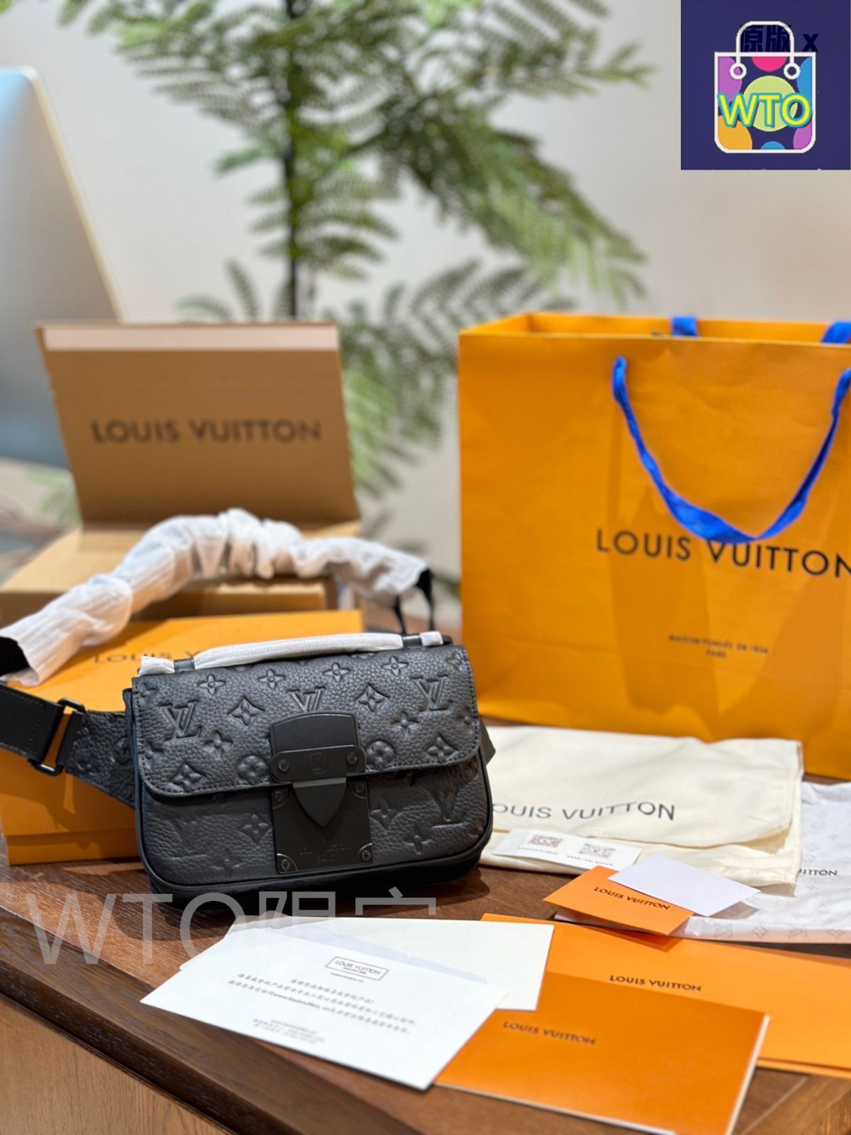 ルイヴィトン　ポーチ　ハンドバッグ LOUIS VUITTON ルイヴィトン クラッチバッグ M80147 A4ポーチ