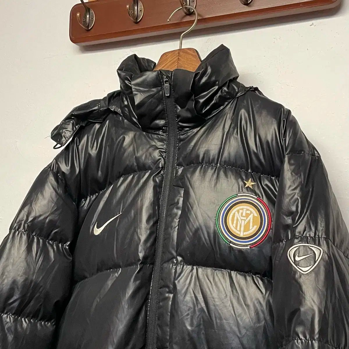 Nike(ナイキ） インテルミラノ ダックダウン 光沢 ダウンジャケット