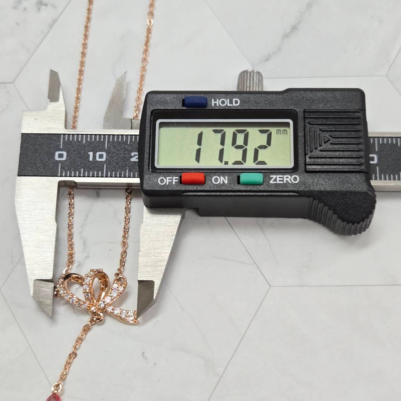 SWAROVSKI スワロフスキー リボンモチーフ ネックレス ピンクゴールド 