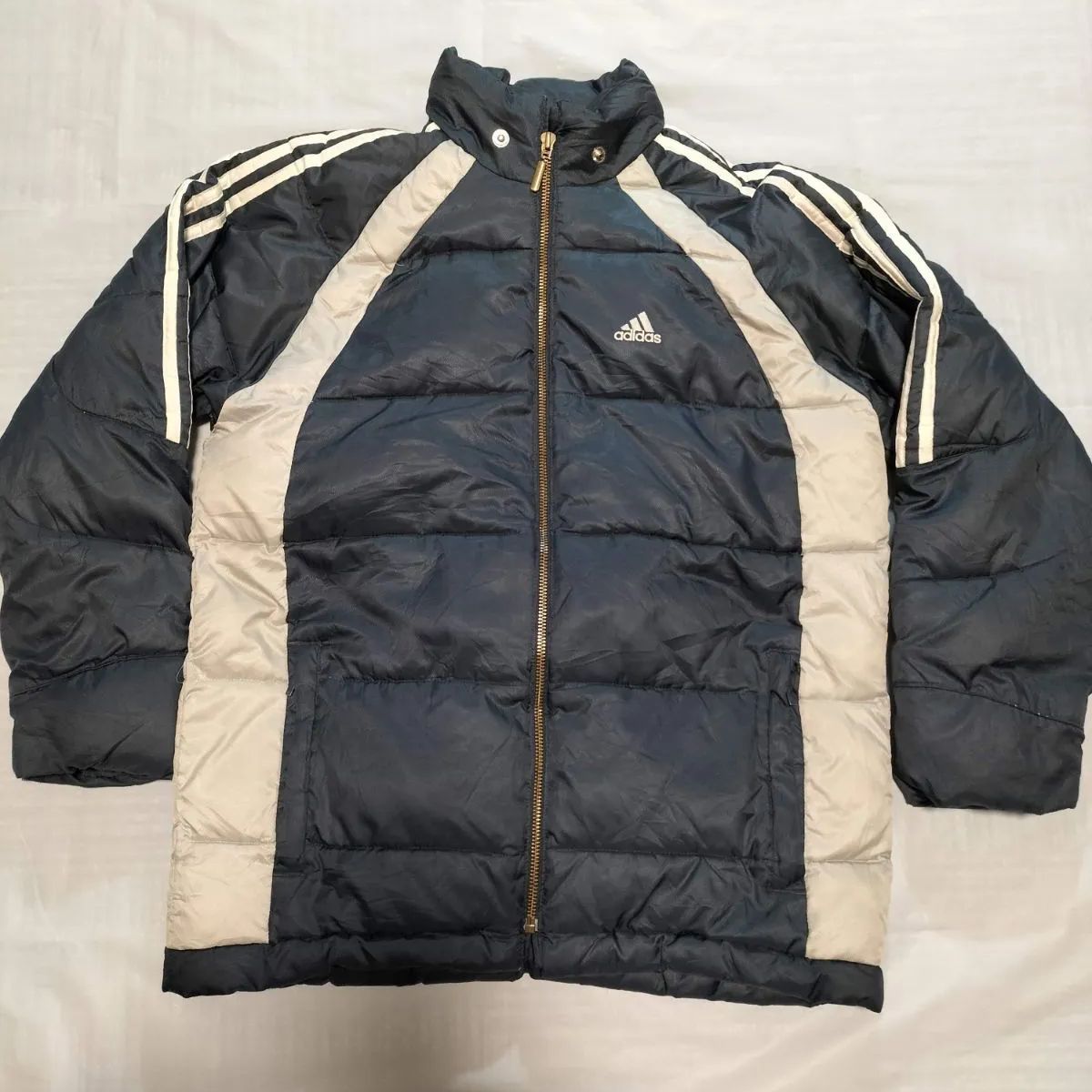 adidas フード付きダウンジャケット グレー ネイビー