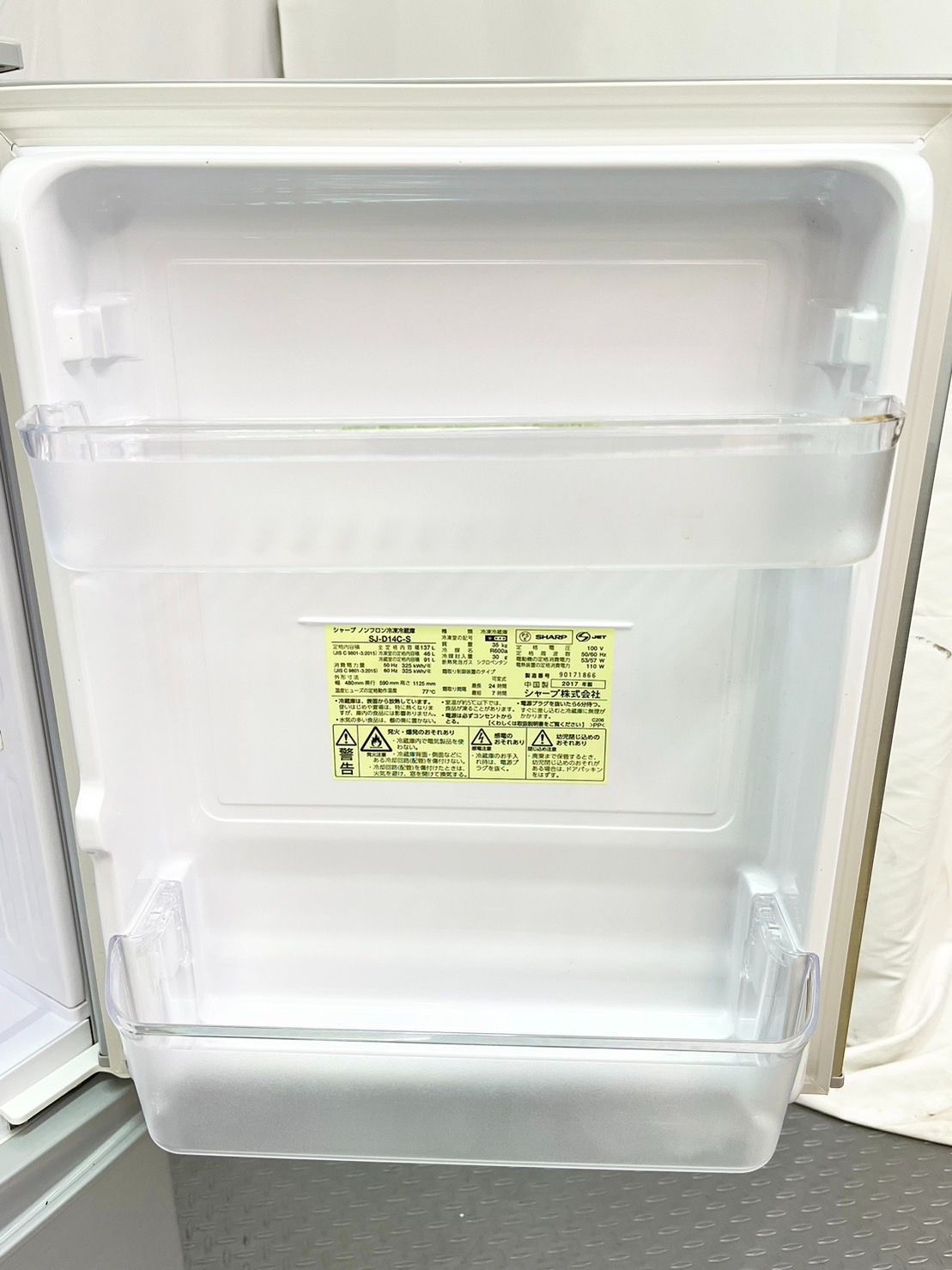 SHARP シャープ 冷蔵庫 どっちもドア 137L SJ-D14C-S 2017年製 SHARP シャープ 冷蔵庫 どっちもドア 137L SJ-D14C-S 2017年製