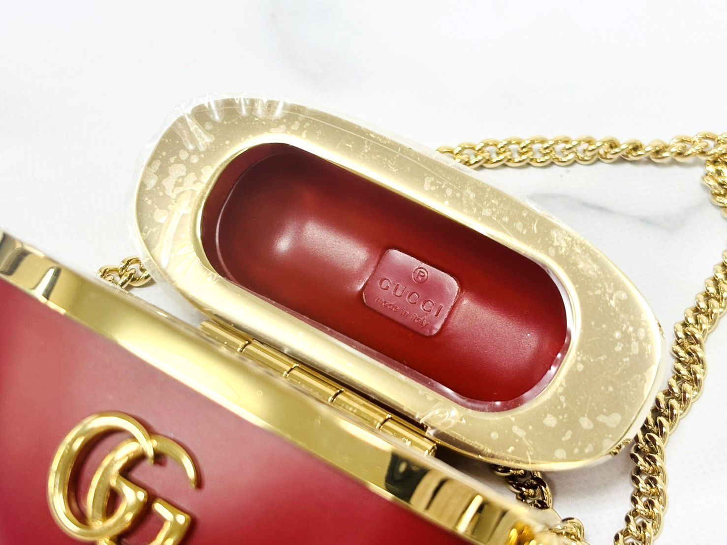 GUCCI グッチ ダブルG GGマーモント ハートシェイプ 701077 AirPods Pro エアポッズプロ イヤホンケース レジン レッド×ゴールド ネックレス ショルダーストラップ K31308 USTAUSTRALIA_COM_AU