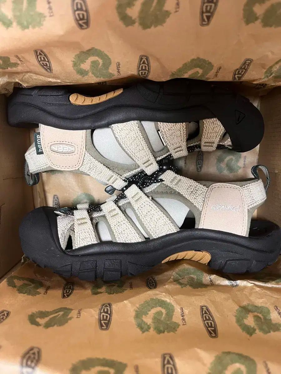KEEN キーン X GRAMICCI グラミチ ニューポート レトロ 235