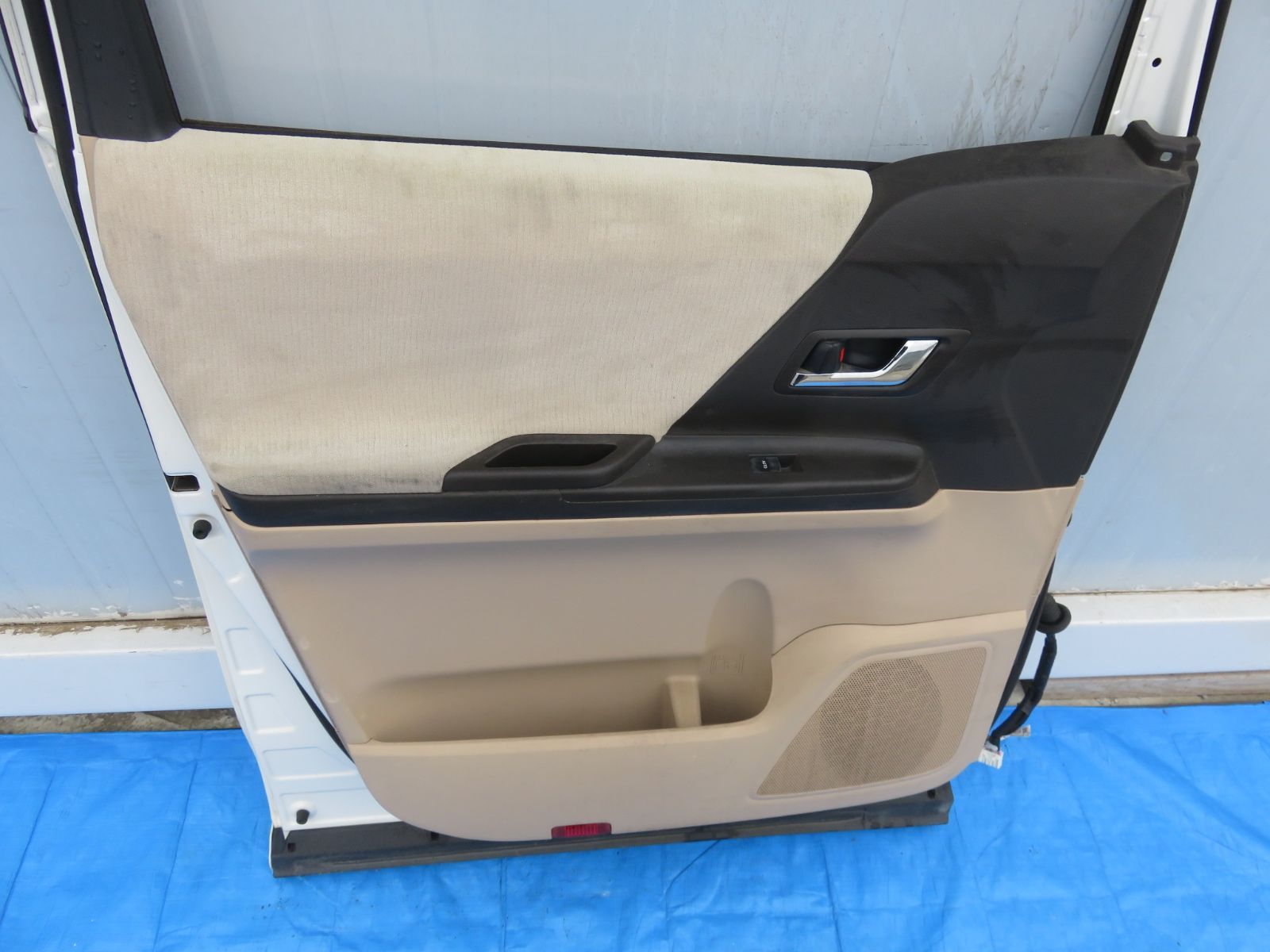 PWスイッチ 内張り付