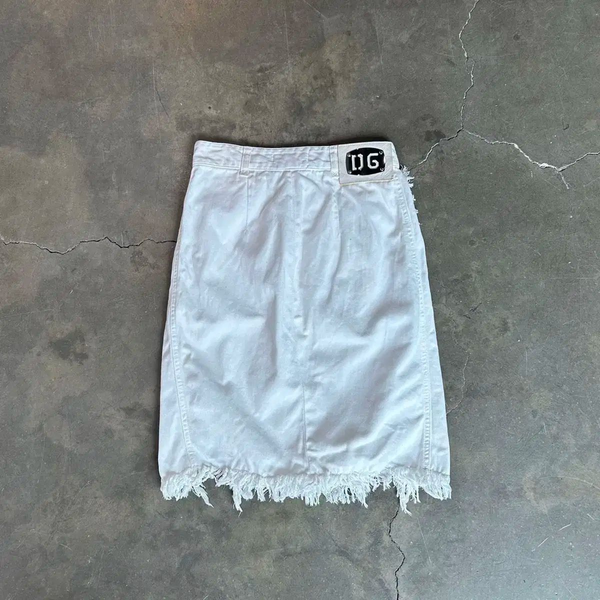 DOLCE&GABBANA　美品　スカート　L　白色　ロゴ入り Dolce&Gabbana(ドルチェ＆ガッバーナ) 白 スカート - メルカリ