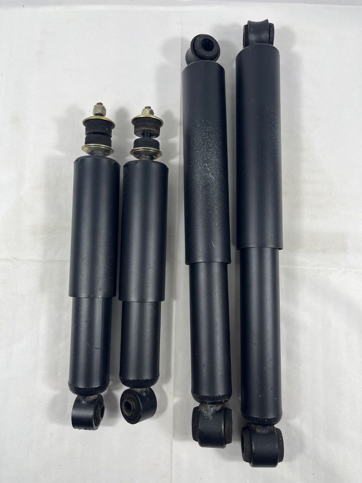 ジャンク品 TOYOTA トヨタ 48531-26390 MG11 KYB 2点 48511-26200 MG12 KYB 1点 48511-26200 MG13 KYB 1点 セット サスペンション ショックアブソーバー アブソーバー 車 ハイエース パーツ