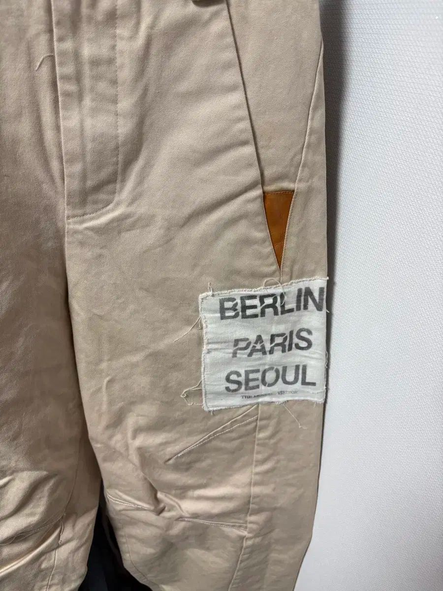 ザミュージアムビジター パンツ