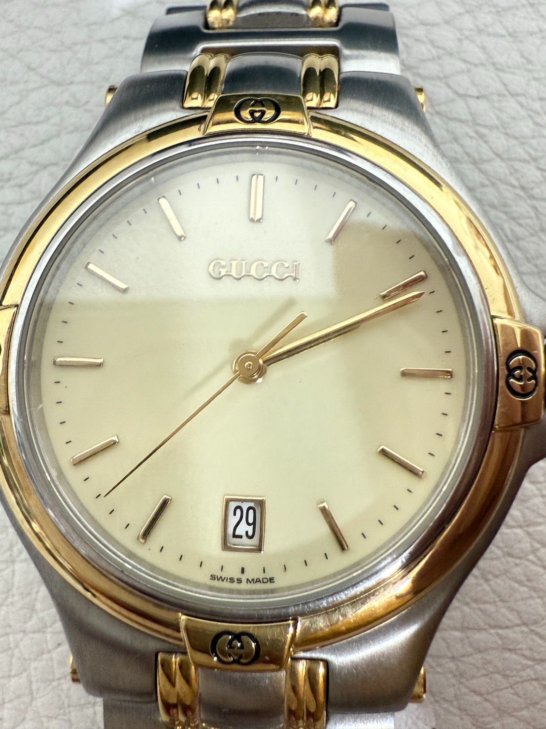 アイボリー文字盤