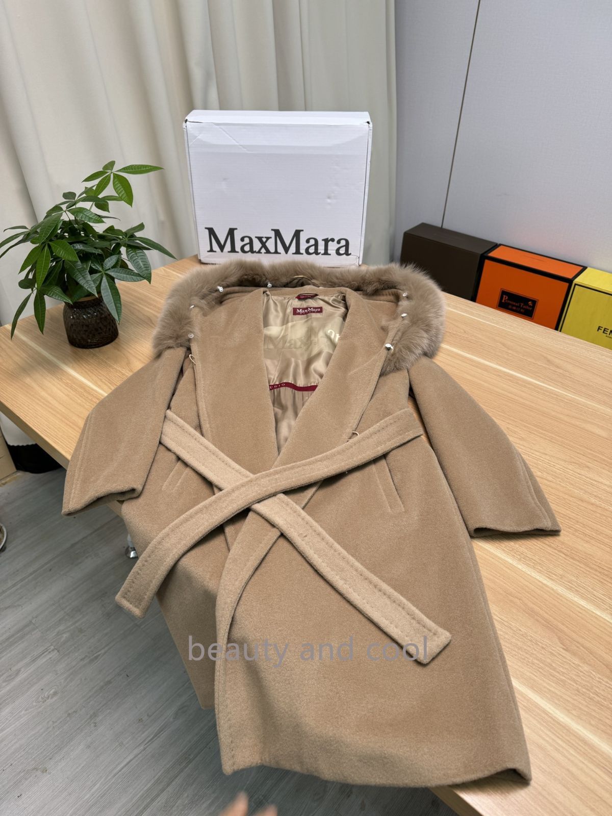 希少品 マックスマーラ MAX MARA 秋冬の新作レッドロゴカシミヤコート