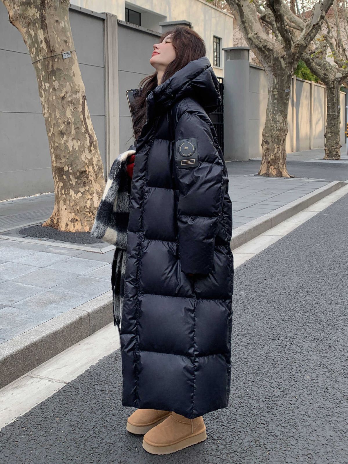 冬の黒金ダウン綿服女性2024年冬の新型ロング丈過膝綿服の厚さが緩い 綿入れの上着