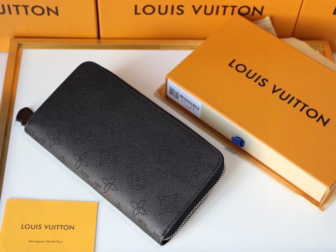 ルイヴィトンの財布 ギフトにも☆Louis Vuitton☆ルイヴィトン 折り財布 (Louis