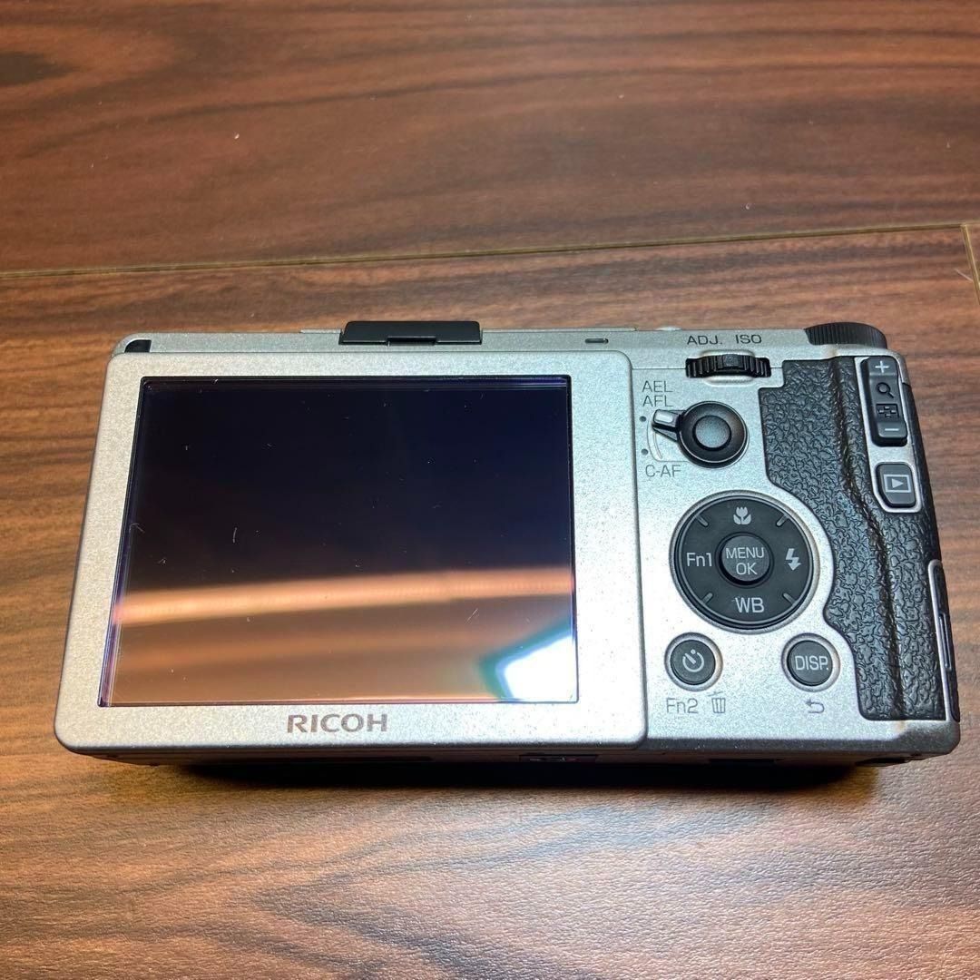 RICOH GR Ⅱ Silver edition デジカメ ほぼ新品 3446 RICOH GR Ⅱ Silver edition デジカメ ほぼ新品 3446 - メルカリ