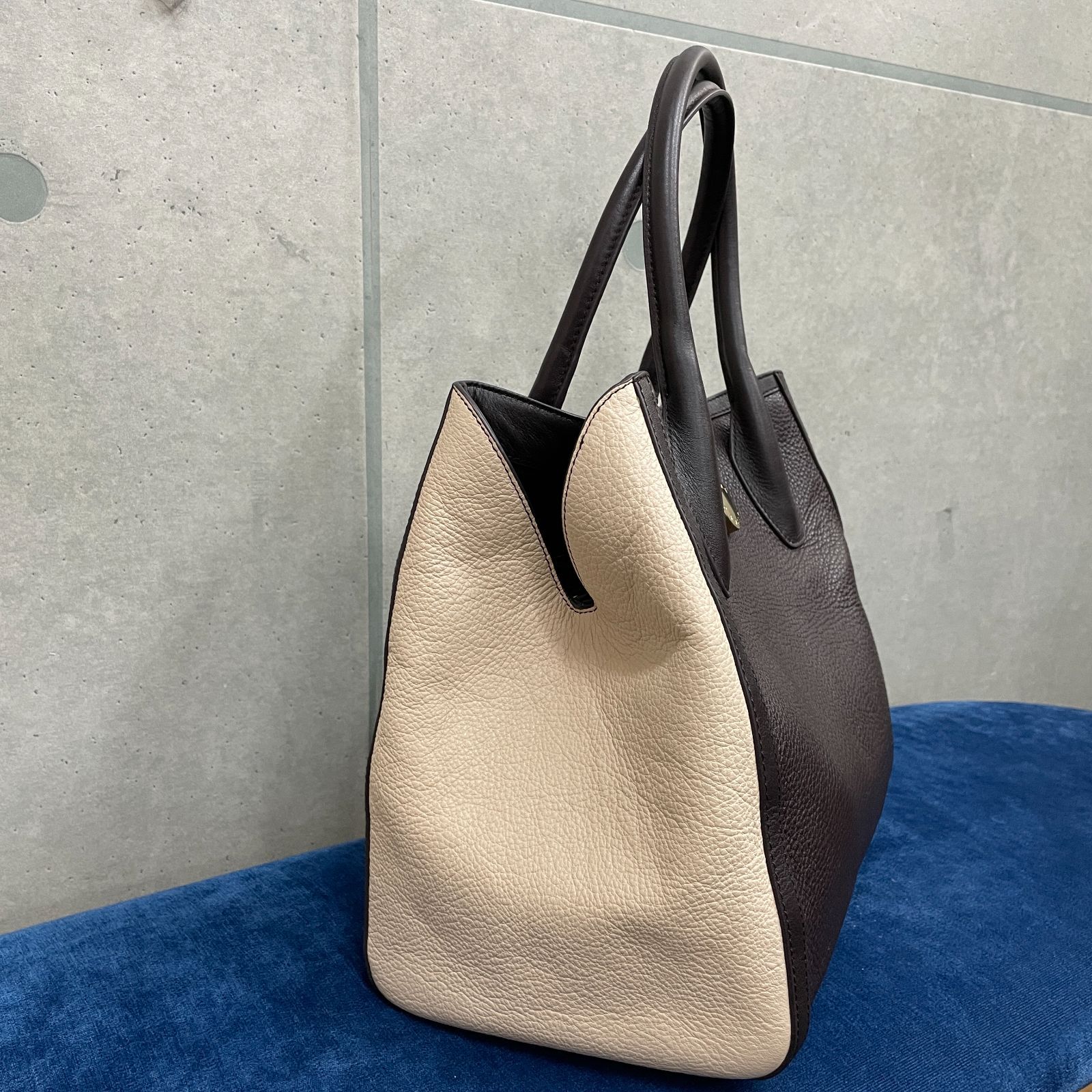 フルラ　FURLA　A4収納　 ビジネスバッグ　トートバッグ　レザー FURLA フルラ レザー トートバッグ 黒 A4可 FURLA フルラ トートバッグ