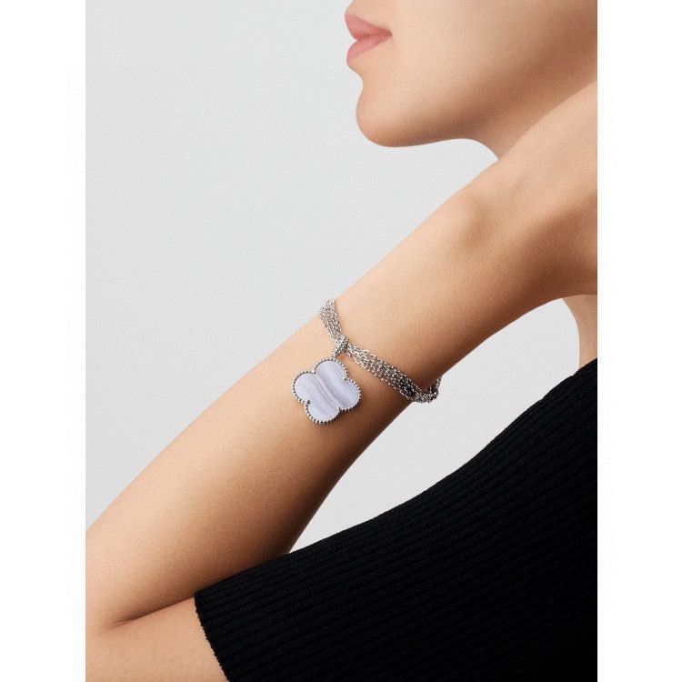 カルセドニー調のクローバーネックレス クローバーネックレス 10P（カルセドニー） - AR JEWELRY