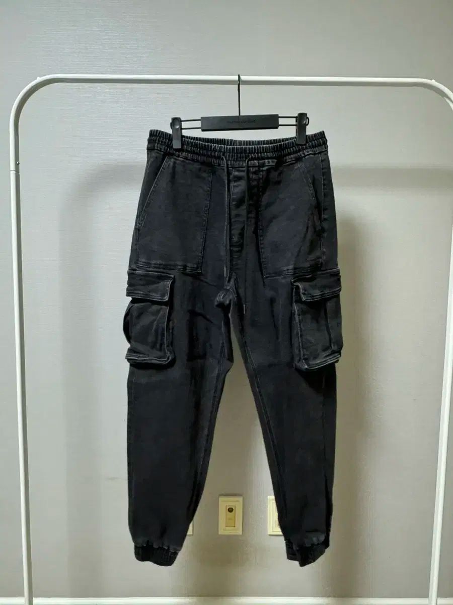 【雷市場（ポンジャン）商品韓国直送】（ 32 ） MUSINSA(ムシンサ) スタンダード デニム カーゴ ジョガー パンツ ウォッシュド 黒