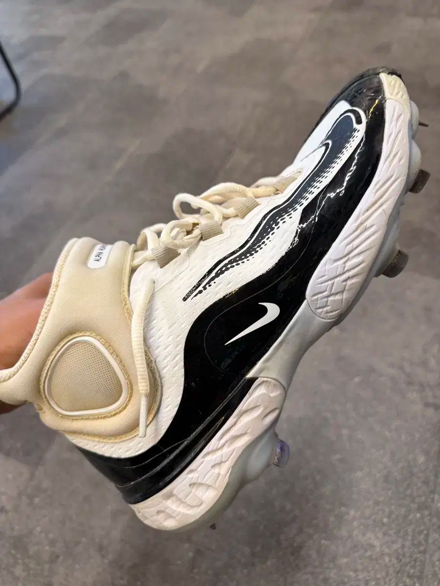 NIKE ナイキ アルファ ハラチ エリート 4 ミッド 金具スパイク