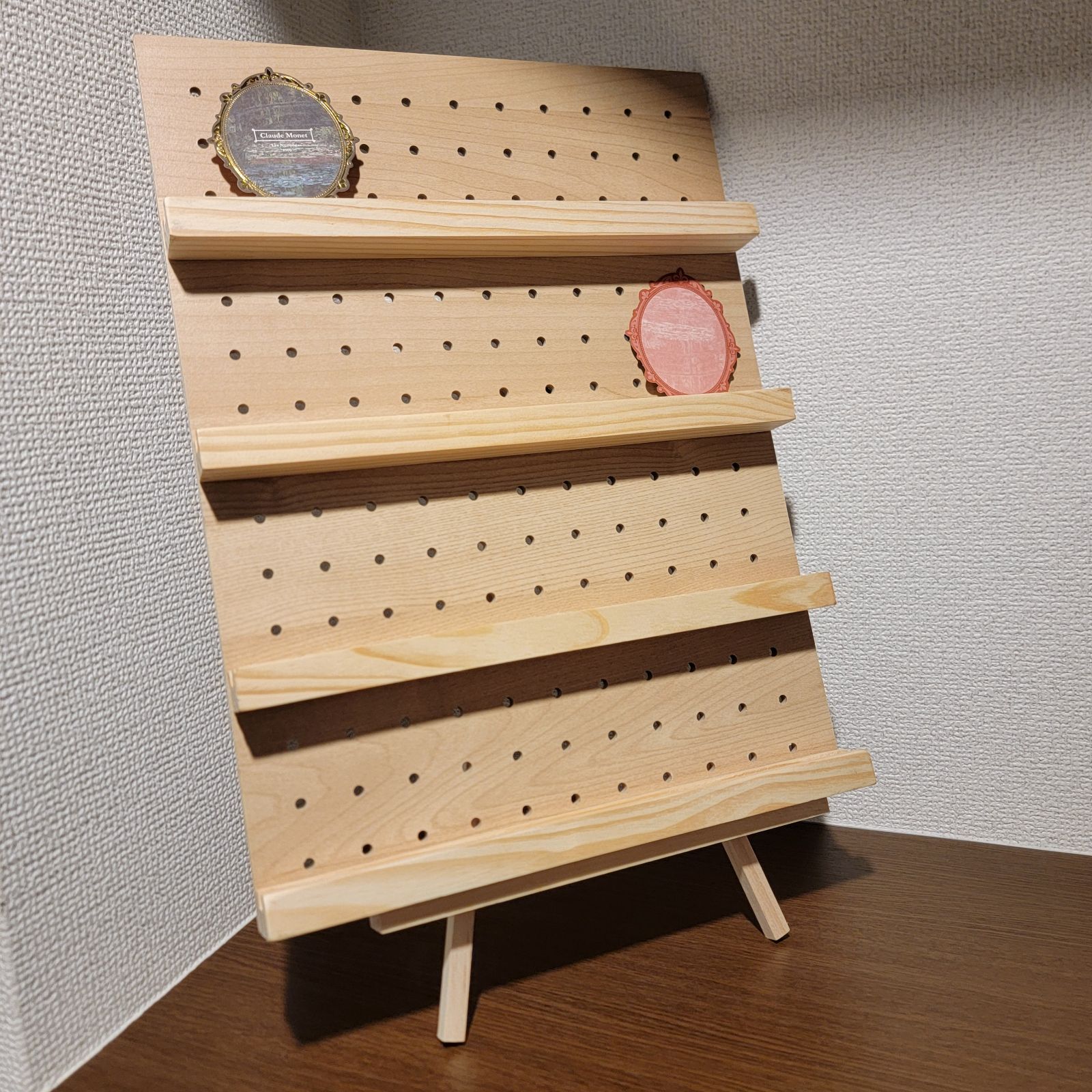 新品】【ハンドメイド】 アクセサリー ディスプレイ 什器 イーゼル付き 